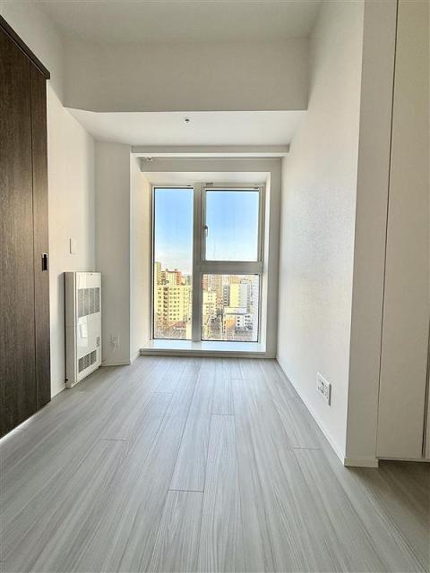 リビング以外の居室  写真撮影日：2025-11-16