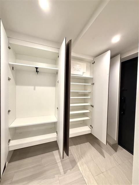 玄関  写真撮影日：2025-11-16