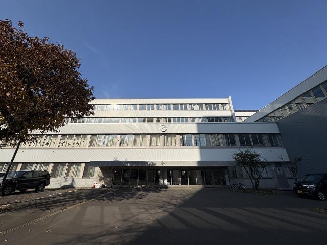 札幌市立中央中学校 950m 写真撮影日：2025-11-16