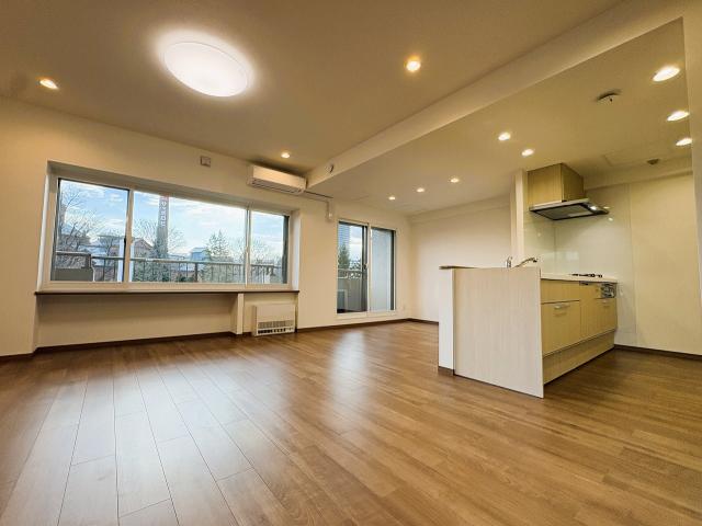 リビング  写真撮影日：2025-11-30