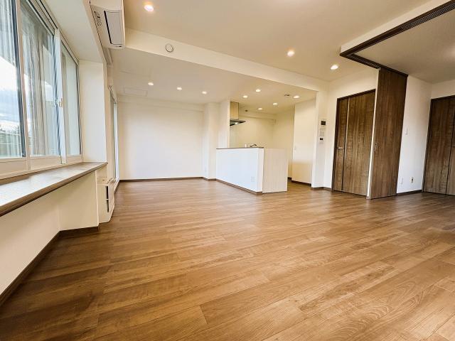 リビング  写真撮影日：2025-11-30