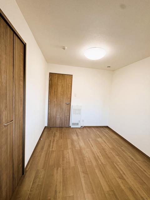 リビング以外の居室  写真撮影日：2025-11-30