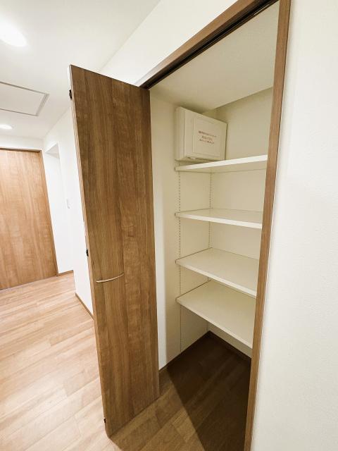 玄関  写真撮影日：2025-11-30