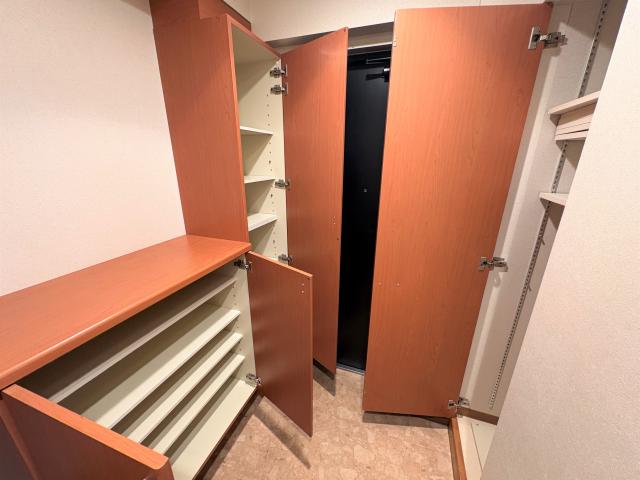 玄関  写真撮影日：2025-12-08