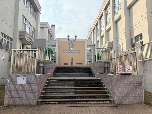 小樽市立稲穂小学校 500m 写真撮影日：2025-11-06