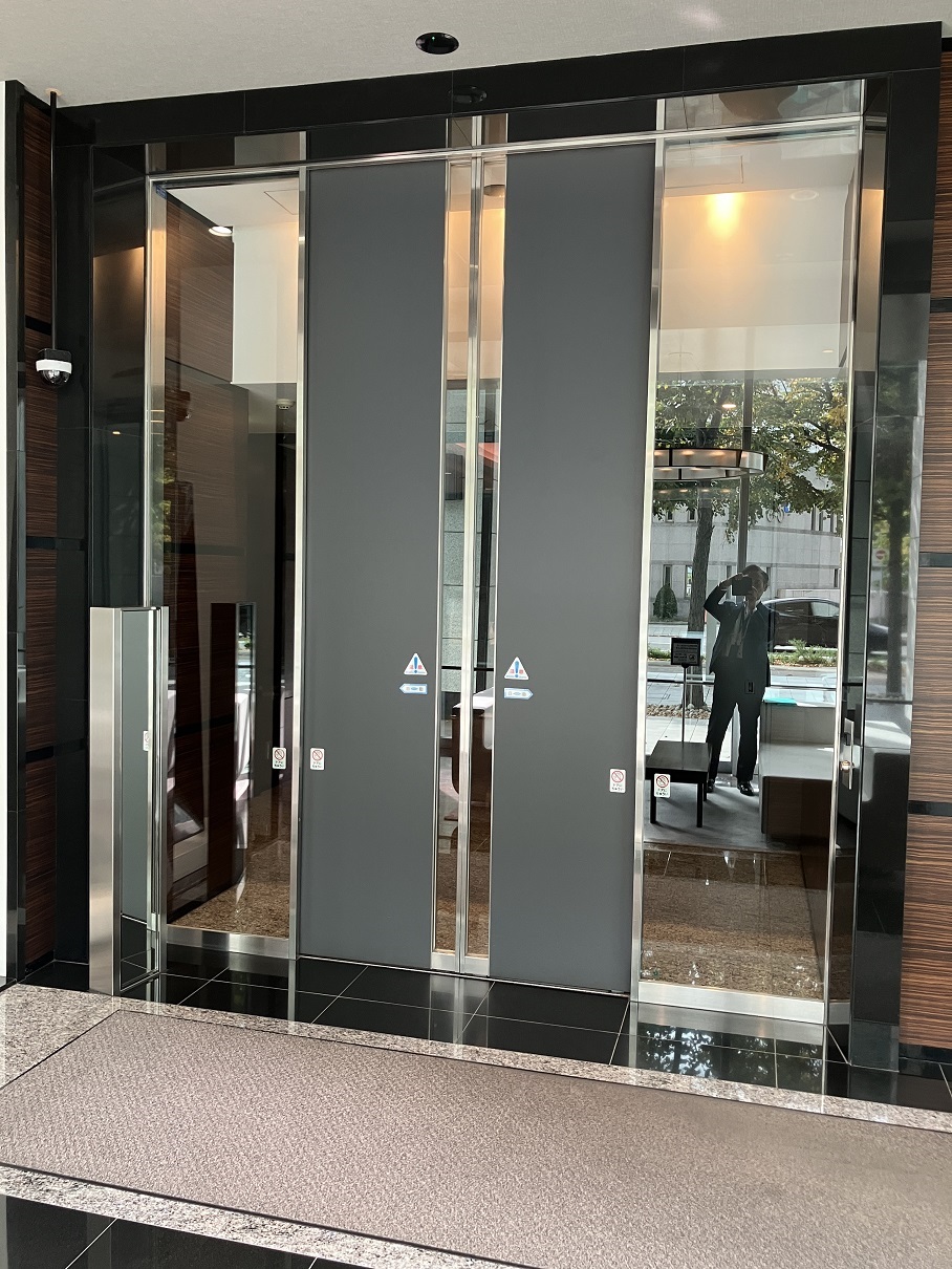 自動ドア 写真撮影日：10/12/25, 12:00 AM