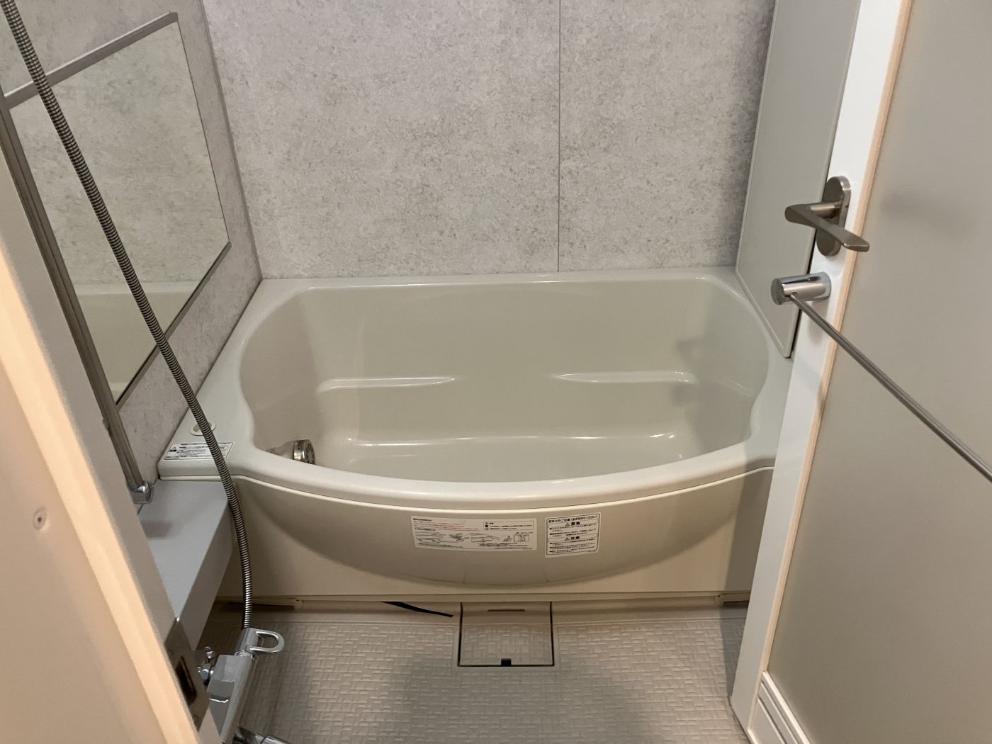 浴室 写真撮影日：10/12/25, 12:00 AM