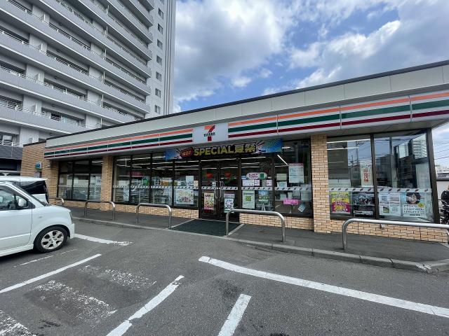 セブンイレブン札幌厚別中央1条店 80m 写真撮影日：2025-12-22