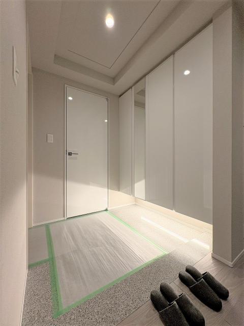 玄関  写真撮影日：2025-11-01