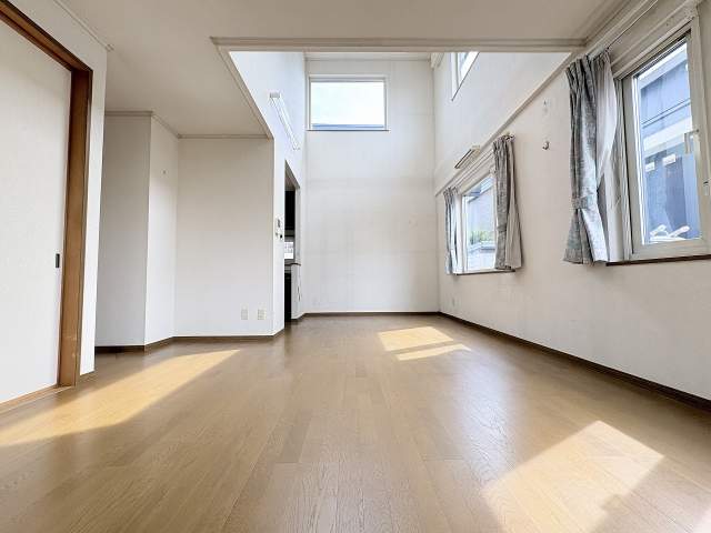 リビング  写真撮影日：2026-09-15