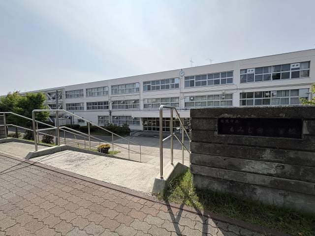 もみじ台中学校 950m 写真撮影日：2026-09-05