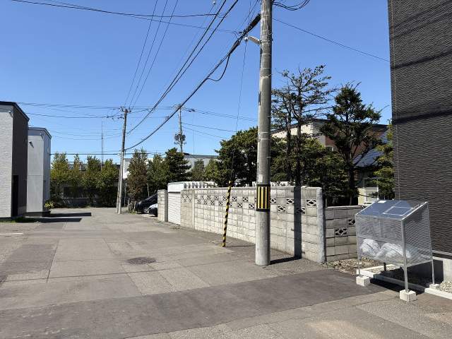 前面道路含む現地写真  写真撮影日：2026-09-17