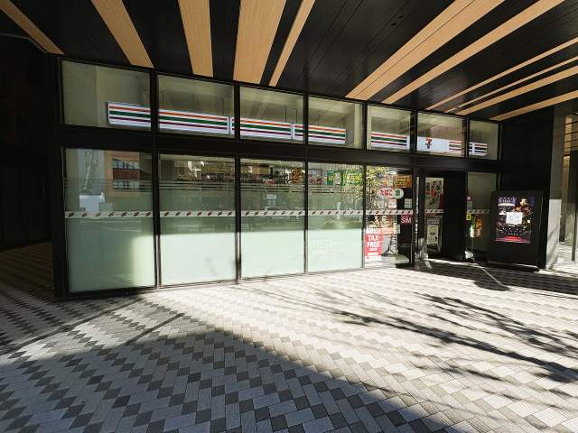 セブンイレブンホテルエミオン札幌店 250m 写真撮影日：2026-10-07