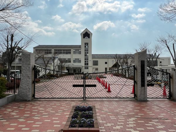 神戸市立東町小学校 740m 写真撮影日：2023-04-03 