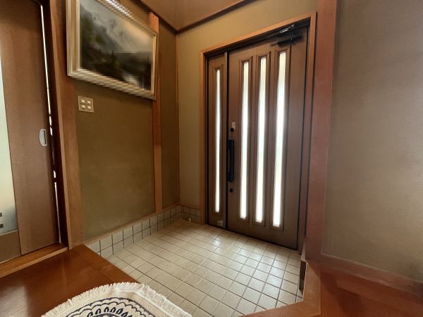 玄関  写真撮影日：2024-08-10