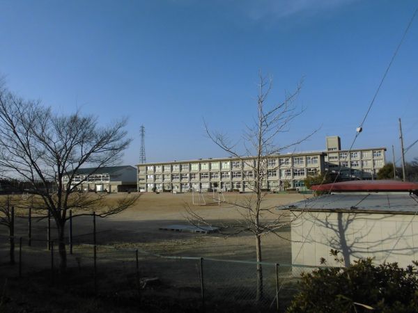 三木市立自由が丘中学校 1150m 写真撮影日：2023-06-08 
