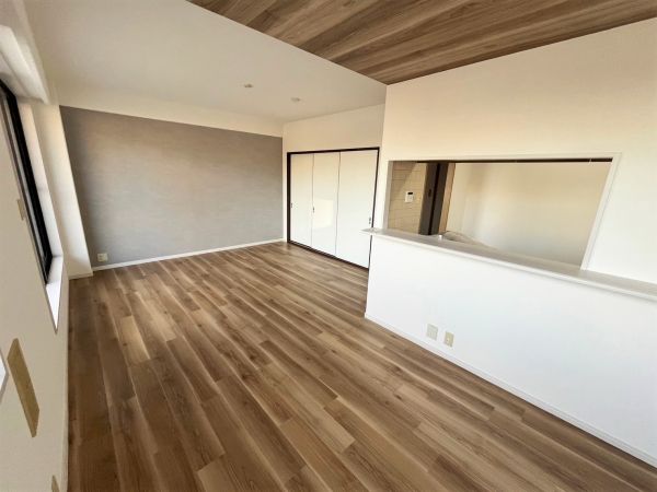 リビング  写真撮影日：2024-11-08