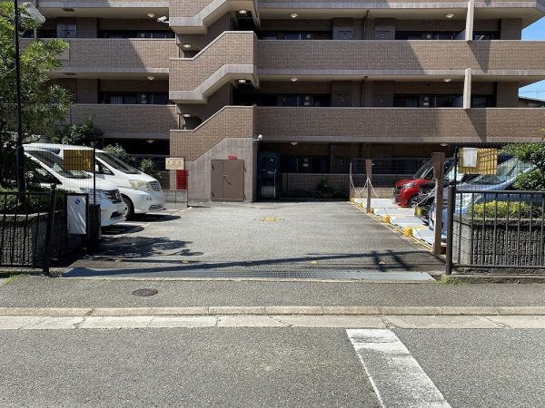 駐車場(共用設備)  写真撮影日：2024-08-10