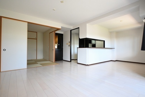 2018年4月に全居室フローリング・クロス張替などのリフォーム履歴有。大変丁寧に使用されてます。