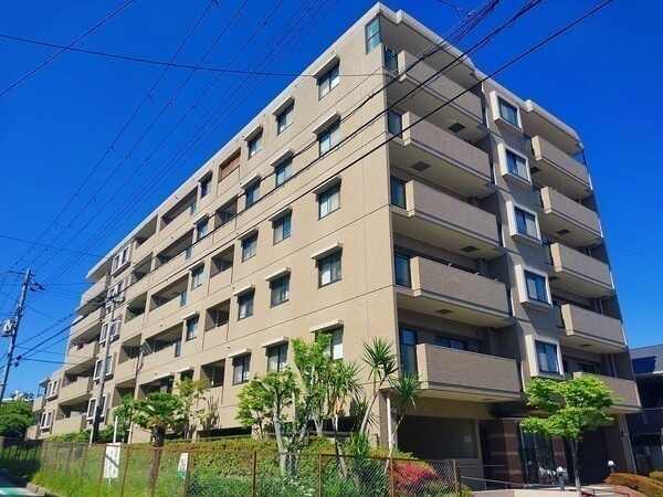 全居室6帖以上、ゆとり設計の住まいです。LDKは天井高約2.6m、開放的な空間で寛ぎのひとときを。