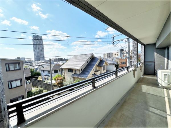 バルコニー  写真撮影日：2024-11-10