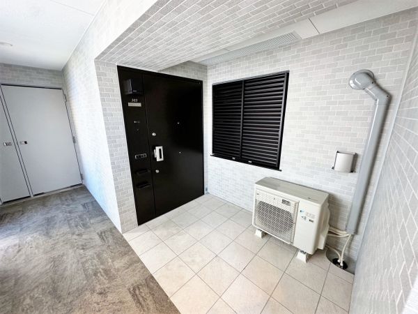 玄関  写真撮影日：2024-11-10