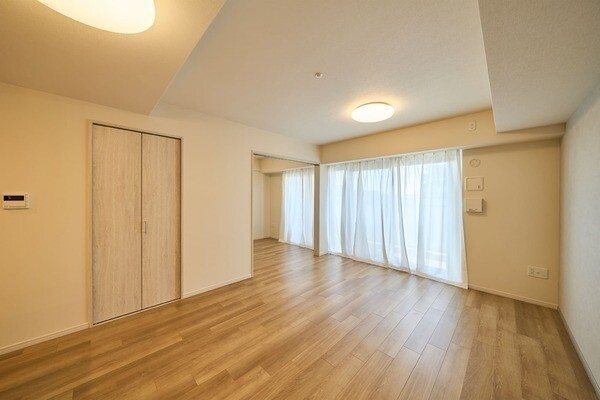LDKは約14.4帖。隣接する洋室と繋げて、19帖超のゆとりある空間としてご利用いただけます。