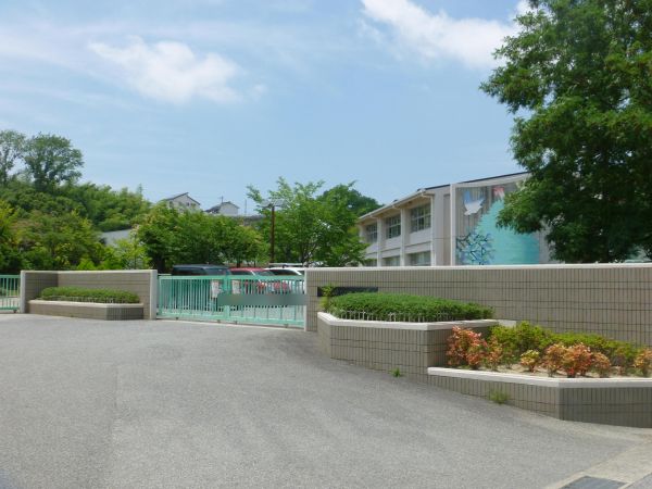三木市立緑が丘小学校 850m 写真撮影日：2025-01-20 
