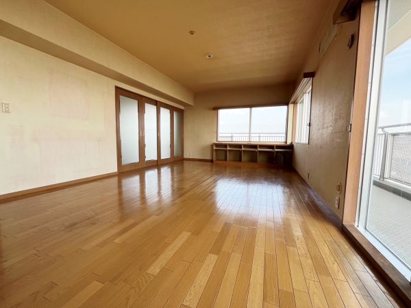 リビング  写真撮影日：2025-03-01