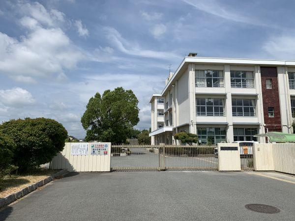 三木市立緑が丘東小学校 290m 写真撮影日：2025-02-13