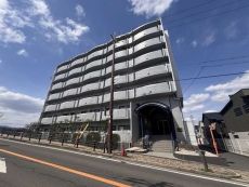 2025年2月にクロス・フローリング張替、和室を洋室に変更、水回り設備入替などのリフォーム実施。