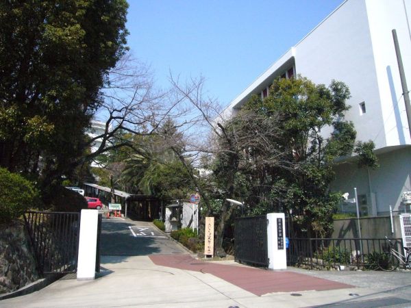 雲雀丘学園中学校・高等学校 750m 写真撮影日：2024-11-14 