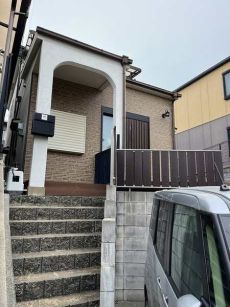 ウッドデッキが設けられた住まい。2015年7月、水回り設備の取替など、リフォーム履歴がございます。