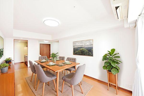 LDK約21帖　実際の写真をもとにCG家具等のイメージを配置。家具等は価格に含まれません。※現況引渡