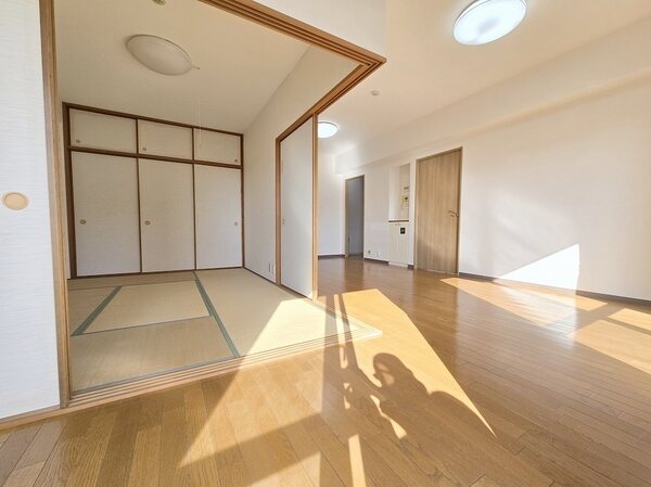 リビング・和室　南向きの陽当たりの良いお部屋です
