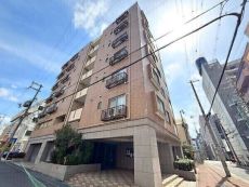 JR「神戸」駅 徒歩8分の立地。アクセス・買い物環境に優れた、利便性の高いロケーションです。