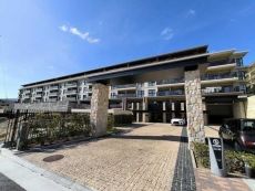 阪急甲陽線「甲陽園」駅まで徒歩8分。大和地所他分譲、地上8階建・総戸数192戸のマンションです。
