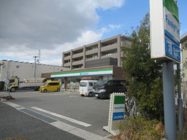 ファミリーマート尼崎塚口町店 470m 写真撮影日：2024-10-31 