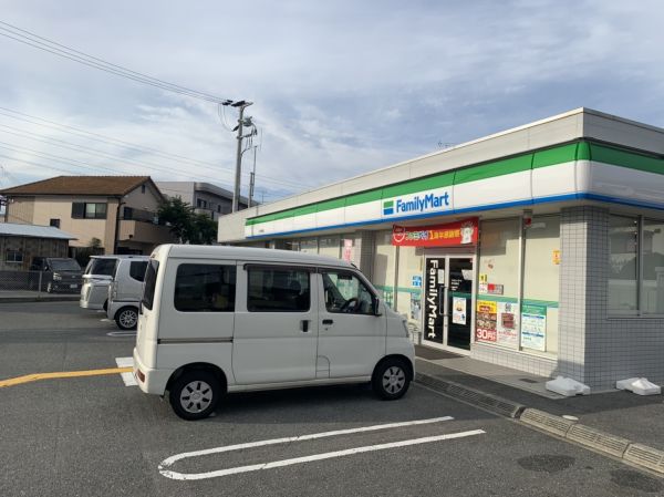 ファミリーマート伊丹稲野店 580m 写真撮影日：2024-10-31 