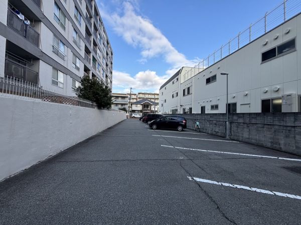 駐車場(共用設備)  写真撮影日：2025-04-12
