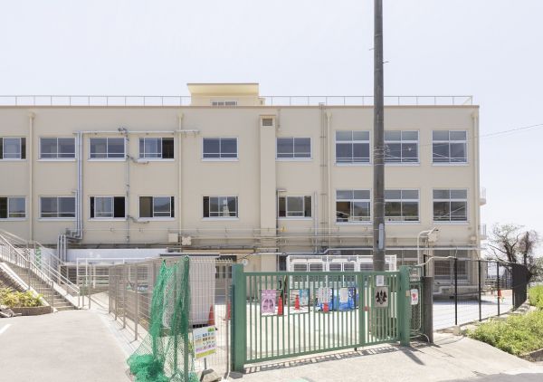 神戸市立御影北小学校 620m 写真撮影日：2025-03-28 