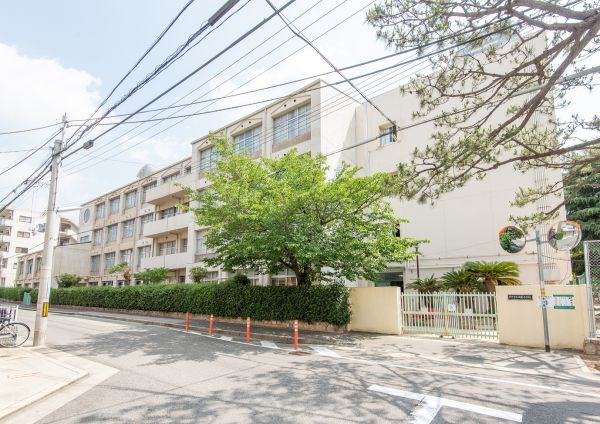 神戸市立御影中学校 460m 写真撮影日：2025-03-28 