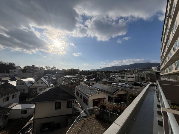住戸からの眺望写真  写真撮影日：2025-04-12