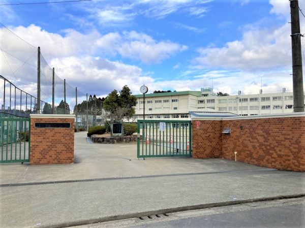 川西市立緑台中学校 800m 写真撮影日：2025-05-16 