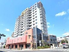 地上14階建マンション。阪急宝塚線「川西能勢口」駅徒歩2分、2沿線利用可能で、便利な立地です。