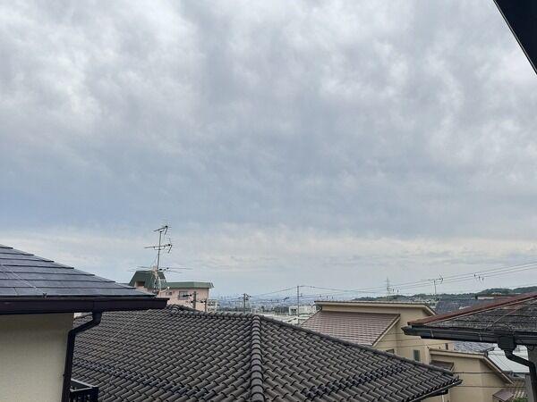 2階は4方に開口部があり、各方面の眺望が楽しめます。低層住居専用地域につき、高い建物はありません。