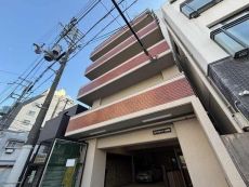 地下鉄西神山手線「湊川公園」駅へ徒歩4分、JR「神戸」駅へ徒歩12分他。利便性に優れた立地です。