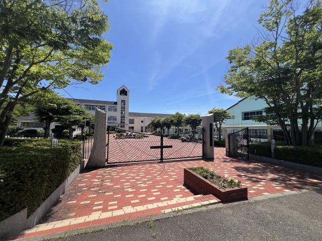 東町小学校 370m 写真撮影日：2025-07-13