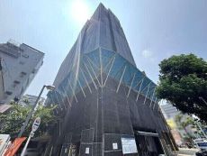 地下鉄西神山手線「湊川公園」駅 徒歩1分。竹中工務店施工。大規模修繕工事は2025年9月完成予定。
