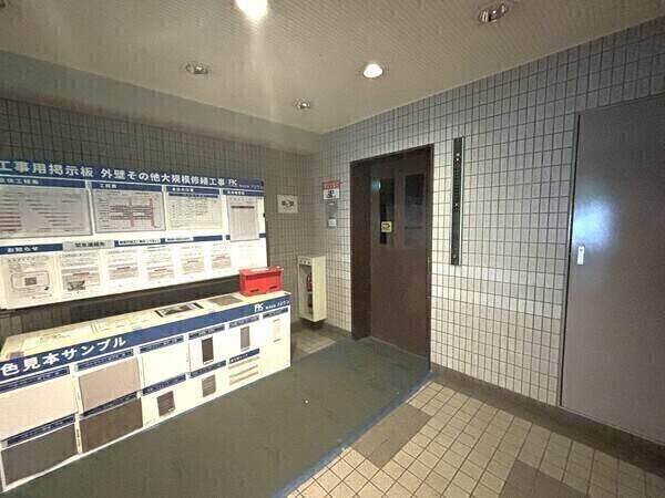 地上14階建・6階部分。エレベーターが備わっているので、重い荷物を持った際もスムーズに移動できます。